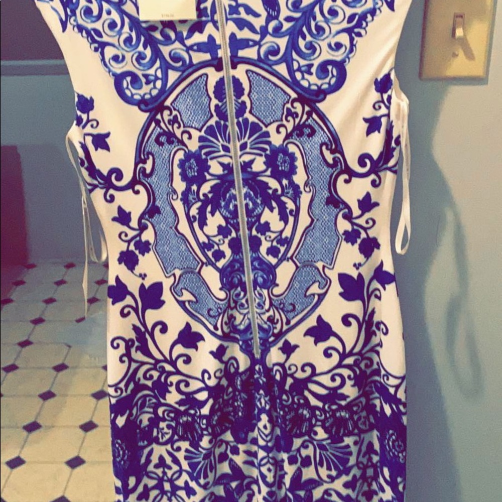 Beautiful, date night dress or night on the town. - Picture 2 of 4